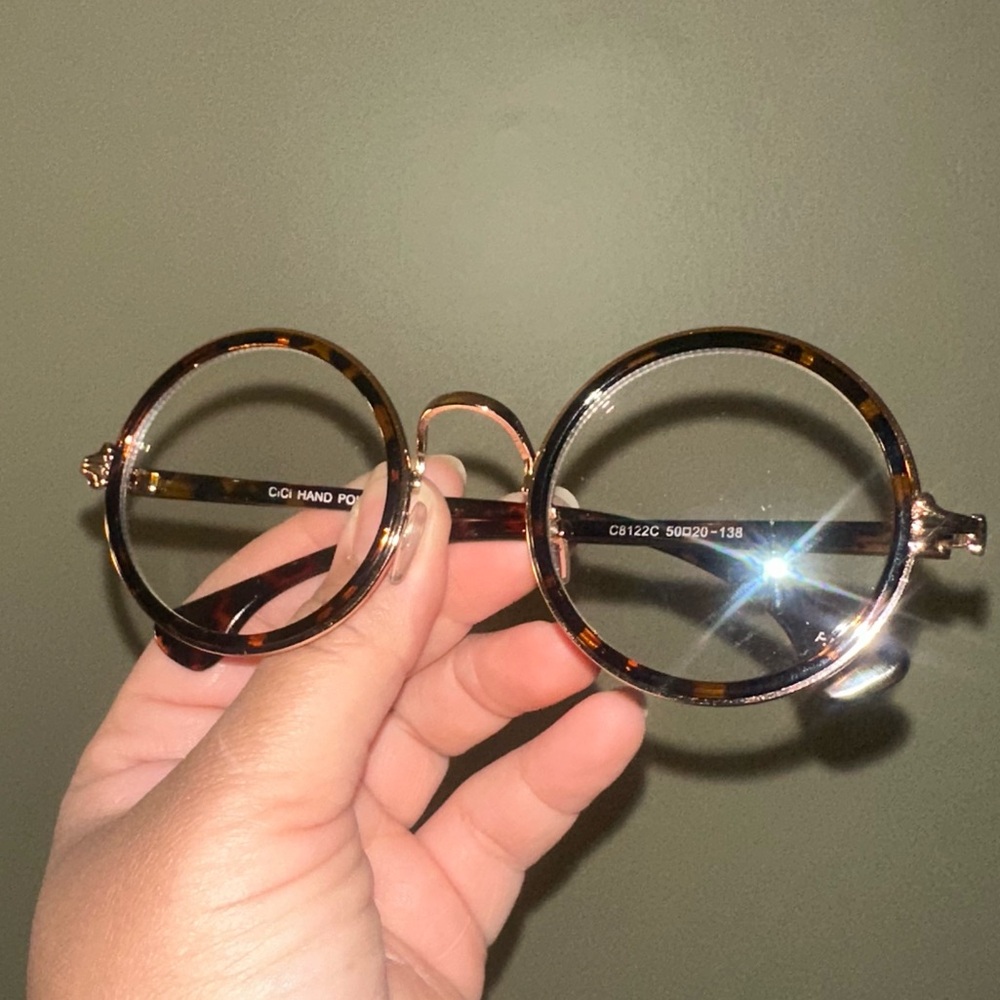 Round tortoise & gold glasses with clear lenses.